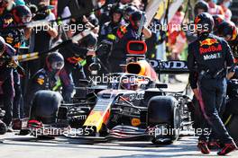 Max Verstappen (NLD) Red Bull Racing RB16B makes a pit stop. 05.09.2021. Formula 1 World Championship, Rd 13, Dutch Grand Prix, Zandvoort, Netherlands, Race Day.