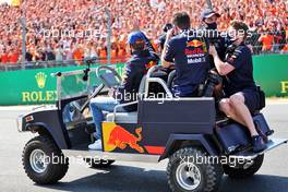 Max Verstappen (NLD) Red Bull Racing and Sergio Perez (MEX) Red Bull Racing on the drivers parade. 05.09.2021. Formula 1 World Championship, Rd 13, Dutch Grand Prix, Zandvoort, Netherlands, Race Day.