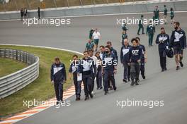Pierre Gasly (FRA) AlphaTauri walks the circuit with the team. 02.09.2021. Formula 1 World Championship, Rd 13, Dutch Grand Prix, Zandvoort, Netherlands, Preparation Day.