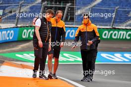Daniel Ricciardo (AUS) McLaren walks the circuit with the team. 02.09.2021. Formula 1 World Championship, Rd 13, Dutch Grand Prix, Zandvoort, Netherlands, Preparation Day.