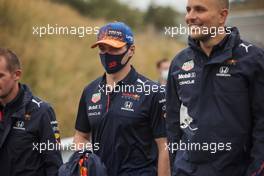 Max Verstappen (NLD) Red Bull Racing walks the circuit with the team. 02.09.2021. Formula 1 World Championship, Rd 13, Dutch Grand Prix, Zandvoort, Netherlands, Preparation Day.