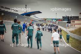 Circuit atmosphere - teams and drivers walk the circuit. 02.09.2021. Formula 1 World Championship, Rd 13, Dutch Grand Prix, Zandvoort, Netherlands, Preparation Day.