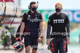 Max Verstappen (NLD) Red Bull Racing on the grid with Bradley Scanes (GBR) Red Bull Racing Physio and Performance Coach. 02.05.2021. Formula 1 World Championship, Rd 3, Portuguese Grand Prix, Portimao, Portugal, Race Day.