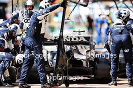 Pierre Gasly (FRA) AlphaTauri AT02 makes a pit stop. 02.05.2021. Formula 1 World Championship, Rd 3, Portuguese Grand Prix, Portimao, Portugal, Race Day.