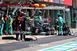Lewis Hamilton (GBR) Mercedes AMG F1 W12 makes a pit stop. 02.05.2021. Formula 1 World Championship, Rd 3, Portuguese Grand Prix, Portimao, Portugal, Race Day.