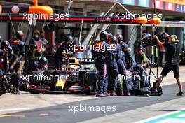 Max Verstappen (NLD) Red Bull Racing RB16B makes a pit stop. 02.05.2021. Formula 1 World Championship, Rd 3, Portuguese Grand Prix, Portimao, Portugal, Race Day.