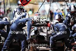 Pierre Gasly (FRA) AlphaTauri AT02 makes a pit stop. 02.05.2021. Formula 1 World Championship, Rd 3, Portuguese Grand Prix, Portimao, Portugal, Race Day.