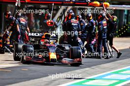 Max Verstappen (NLD) Red Bull Racing RB16B makes a pit stop. 02.05.2021. Formula 1 World Championship, Rd 3, Portuguese Grand Prix, Portimao, Portugal, Race Day.