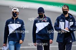 Pierre Gasly (FRA) AlphaTauri walks the circuit with the team. 29.04.2021. Formula 1 World Championship, Rd 3, Portuguese Grand Prix, Portimao, Portugal, Preparation Day.