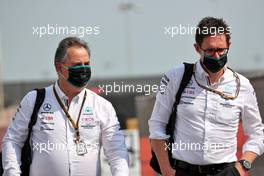 (L to R): Ron Meadows (GBR) Mercedes GP Team Manager with Andrew Shovlin (GBR) Mercedes AMG F1 Trackside Engineering Director. 19.11.2021 Formula 1 World Championship, Rd 20, Qatar Grand Prix, Doha, Qatar, Practice Day.
