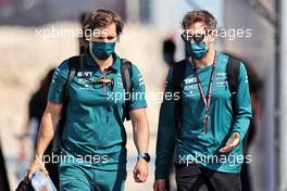 (L to R): Antti Kontsas (FIN) Personal Trainer with Sebastian Vettel (GER) Aston Martin F1 Team. 19.11.2021 Formula 1 World Championship, Rd 20, Qatar Grand Prix, Doha, Qatar, Practice Day.