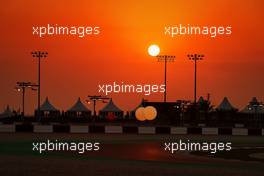Circuit atmosphere - sunset. 19.11.2021 Formula 1 World Championship, Rd 20, Qatar Grand Prix, Doha, Qatar, Practice Day.