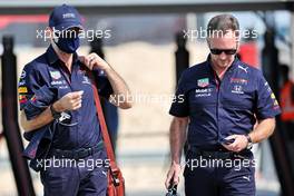 (L to R): Adrian Newey (GBR) Red Bull Racing Chief Technical Officer with Christian Horner (GBR) Red Bull Racing Team Principal. 19.11.2021 Formula 1 World Championship, Rd 20, Qatar Grand Prix, Doha, Qatar, Practice Day.
