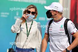 (L to R): Tiffany Cromwell (AUS) Professional Cyclist with her boyfriend Valtteri Bottas (FIN) Mercedes AMG F1. 19.11.2021 Formula 1 World Championship, Rd 20, Qatar Grand Prix, Doha, Qatar, Practice Day.