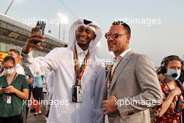 (L to R): Mutaz Essa Barshim (QAT) Olympic High Jump Champion with John Terry (GBR) Football Coach on the grid. 21.11.2021. Formula 1 World Championship, Rd 20, Qatar Grand Prix, Doha, Qatar, Race Day.