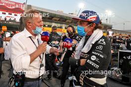 (L to R): Martin Brundle (GBR) Sky Sports Commentator on the grid with Fernando Alonso (ESP) Alpine F1 Team. 21.11.2021. Formula 1 World Championship, Rd 20, Qatar Grand Prix, Doha, Qatar, Race Day.