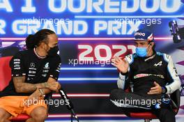 (L to R): Lewis Hamilton (GBR) Mercedes AMG F1 and Fernando Alonso (ESP) Alpine F1 Team in the post race FIA Press Conference. 21.11.2021. Formula 1 World Championship, Rd 20, Qatar Grand Prix, Doha, Qatar, Race Day.
