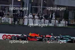 Sergio Perez (MEX) Red Bull Racing RB16B and Sebastian Vettel (GER) Aston Martin F1 Team AMR21 battle for position. 21.11.2021. Formula 1 World Championship, Rd 20, Qatar Grand Prix, Doha, Qatar, Race Day.