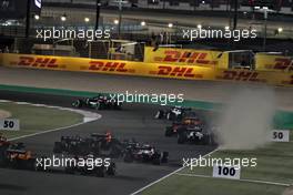 Lewis Hamilton (GBR) Mercedes AMG F1 W12 leads at the start of the race. 21.11.2021. Formula 1 World Championship, Rd 20, Qatar Grand Prix, Doha, Qatar, Race Day.