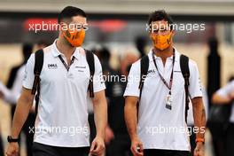 (L to R): Michael Italiano (AUS) McLaren Performance Coach with Daniel Ricciardo (AUS) McLaren. 20.11.2021. Formula 1 World Championship, Rd 20, Qatar Grand Prix, Doha, Qatar, Qualifying Day.