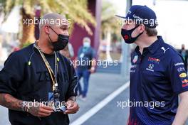 (L to R): Nigel de Jong (NLD) Football Player with Max Verstappen (NLD) Red Bull Racing. 21.11.2021. Formula 1 World Championship, Rd 20, Qatar Grand Prix, Doha, Qatar, Race Day.