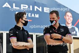 (L to R): Oscar Piastri (AUS) Alpine Academy Driver with Laurent Rossi (FRA) Alpine Chief Executive Officer. 21.11.2021. Formula 1 World Championship, Rd 20, Qatar Grand Prix, Doha, Qatar, Race Day.
