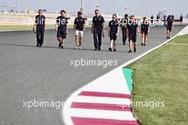 Sergio Perez (MEX) Red Bull Racing walks the circuit with the team. 18.11.2021. Formula 1 World Championship, Rd 20, Qatar Grand Prix, Doha, Qatar, Preparation Day.