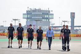 Max Verstappen (NLD) Red Bull Racing walks the circuit with his father Jos Verstappen (NLD) and the team. 18.11.2021. Formula 1 World Championship, Rd 20, Qatar Grand Prix, Doha, Qatar, Preparation Day.