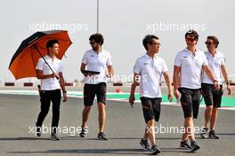 Lando Norris (GBR) McLaren walks the circuit with the team. 18.11.2021. Formula 1 World Championship, Rd 20, Qatar Grand Prix, Doha, Qatar, Preparation Day.
