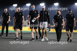 Esteban Ocon (FRA) Alpine F1 Team walks the circuit with the team. 18.11.2021. Formula 1 World Championship, Rd 20, Qatar Grand Prix, Doha, Qatar, Preparation Day.