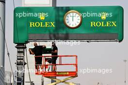 Circuit atmosphere - Rolex clock being built. 18.11.2021. Formula 1 World Championship, Rd 20, Qatar Grand Prix, Doha, Qatar, Preparation Day.