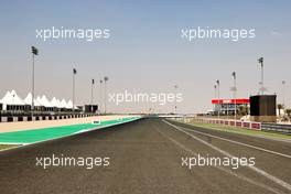 Circuit atmosphere - Start / finish straight towards turn 1. 18.11.2021. Formula 1 World Championship, Rd 20, Qatar Grand Prix, Doha, Qatar, Preparation Day.
