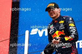 Max Verstappen (NLD) Red Bull Racing celebrates his second position on the podium. 26.09.2021. Formula 1 World Championship, Rd 15, Russian Grand Prix, Sochi Autodrom, Sochi, Russia, Race Day.