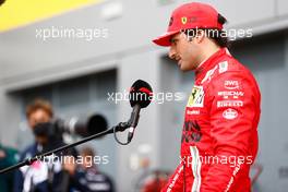 Carlos Sainz Jr (ESP) Ferrari in parc ferme. 26.09.2021. Formula 1 World Championship, Rd 15, Russian Grand Prix, Sochi Autodrom, Sochi, Russia, Race Day.