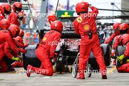 Charles Leclerc (MON) Ferrari SF-21 makes a pit stop. 26.09.2021. Formula 1 World Championship, Rd 15, Russian Grand Prix, Sochi Autodrom, Sochi, Russia, Race Day.