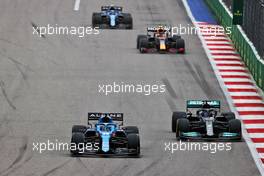 Fernando Alonso (ESP) Alpine F1 Team A521 and Lewis Hamilton (GBR) Mercedes AMG F1 W12. 26.09.2021. Formula 1 World Championship, Rd 15, Russian Grand Prix, Sochi Autodrom, Sochi, Russia, Race Day.