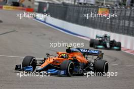 Lando Norris (GBR) McLaren MCL35M leads Lewis Hamilton (GBR) Mercedes AMG F1 W12. 26.09.2021. Formula 1 World Championship, Rd 15, Russian Grand Prix, Sochi Autodrom, Sochi, Russia, Race Day.