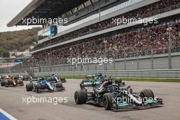 Lewis Hamilton (GBR) Mercedes AMG F1 W12 at the start of the race. 26.09.2021. Formula 1 World Championship, Rd 15, Russian Grand Prix, Sochi Autodrom, Sochi, Russia, Race Day.