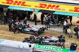 Lewis Hamilton (GBR) Mercedes AMG F1 W12 in the pits with a broken front wing ahead of team mate Valtteri Bottas (FIN) Mercedes AMG F1 W12. 25.09.2021. Formula 1 World Championship, Rd 15, Russian Grand Prix, Sochi Autodrom, Sochi, Russia, Qualifying Day.