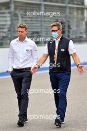 (L to R): Peter Dumbreck (GBR) FIA Driving Standards Advisor with Bernd Maylander (GER) FIA Safety Car Driver. 23.09.2021. Formula 1 World Championship, Rd 15, Russian Grand Prix, Sochi Autodrom, Sochi, Russia, Preparation Day.