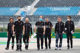 Fernando Alonso (ESP) Alpine F1 Team walks the circuit with the team. 23.09.2021. Formula 1 World Championship, Rd 15, Russian Grand Prix, Sochi Autodrom, Sochi, Russia, Preparation Day.