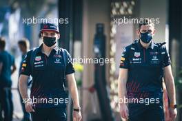 (L to R): Max Verstappen (NLD) Red Bull Racing with Bradley Scanes (GBR) Red Bull Racing Physio and Performance Coach. 03.12.2021 Formula 1 World Championship, Rd 21, Saudi Arabian Grand Prix, Jeddah, Saudi Arabia, Practice Day.