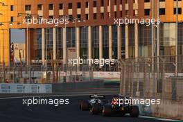 Max Verstappen (NLD), Red Bull Racing and Yuki Tsunoda (JPN), Alpha Tauri  03.12.2021 Formula 1 World Championship, Rd 21, Saudi Arabian Grand Prix, Jeddah, Saudi Arabia, Practice Day.