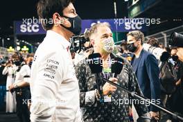 Kai Ebel (GER) RTL TV Presenter with Toto Wolff (GER) Mercedes AMG F1 Shareholder and Executive Director. 05.12.2021. Formula 1 World Championship, Rd 21, Saudi Arabian Grand Prix, Jeddah, Saudi Arabia, Race Day.