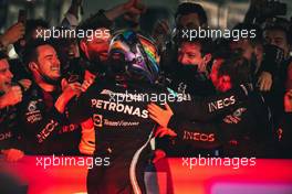 Race winner Lewis Hamilton (GBR) Mercedes AMG F1 celebrates with the team in parc ferme. 05.12.2021. Formula 1 World Championship, Rd 21, Saudi Arabian Grand Prix, Jeddah, Saudi Arabia, Race Day.