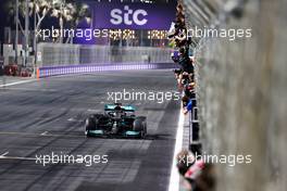 Race winner Lewis Hamilton (GBR) Mercedes AMG F1 W12 celebrates as he passes the team at the end of the race. 05.12.2021. Formula 1 World Championship, Rd 21, Saudi Arabian Grand Prix, Jeddah, Saudi Arabia, Race Day.