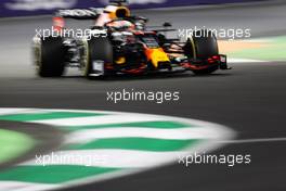 Max Verstappen (NLD) Red Bull Racing RB16B. 05.12.2021. Formula 1 World Championship, Rd 21, Saudi Arabian Grand Prix, Jeddah, Saudi Arabia, Race Day.