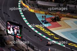 Marshals remove the Williams Racing FW43B of George Russell (GBR) Williams Racing and the Red Bull Racing RB16B of Sergio Perez (MEX) Red Bull Racing. 05.12.2021. Formula 1 World Championship, Rd 21, Saudi Arabian Grand Prix, Jeddah, Saudi Arabia, Race Day.