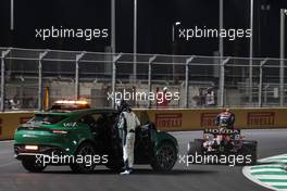 George Russell (GBR), Williams Racing and Sergio Perez (MEX), Red Bull Racing  05.12.2021. Formula 1 World Championship, Rd 21, Saudi Arabian Grand Prix, Jeddah, Saudi Arabia, Race Day.