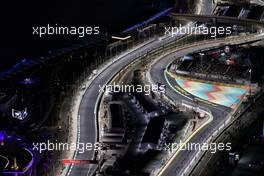 Lewis Hamilton (GBR) Mercedes AMG F1 W12 leads Max Verstappen (NLD) Red Bull Racing RB16B. 05.12.2021. Formula 1 World Championship, Rd 21, Saudi Arabian Grand Prix, Jeddah, Saudi Arabia, Race Day.